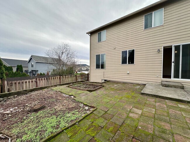 Building Photo - Beautiful Move-In Ready Single-Family Home on a Corner Lot in Gresham!