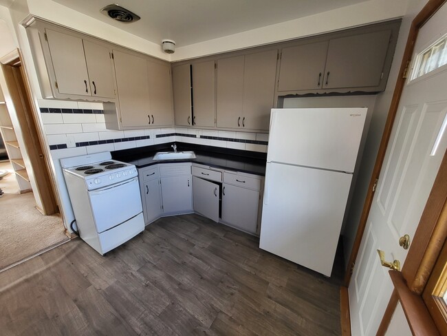Building Photo - 6810 W Morgan Ave