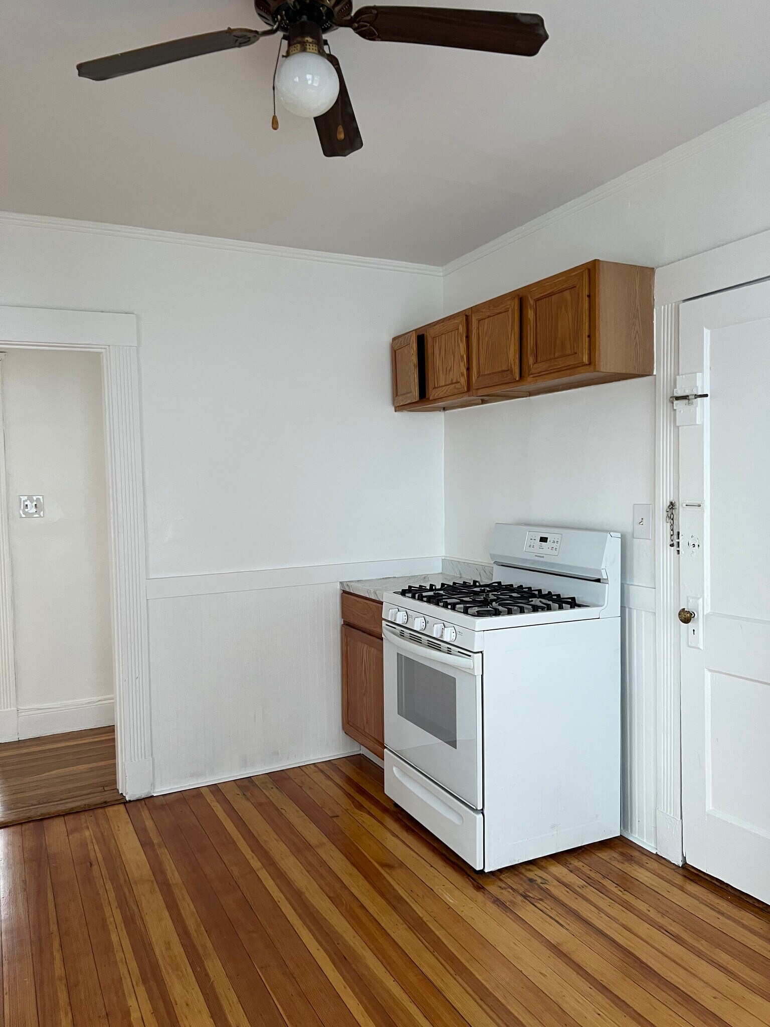 Building Photo - 196 Reservation Rd