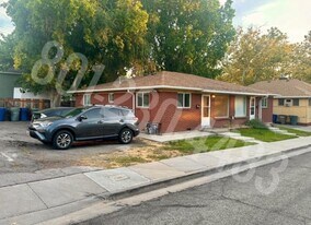 Building Photo - 858 Yale Ave S