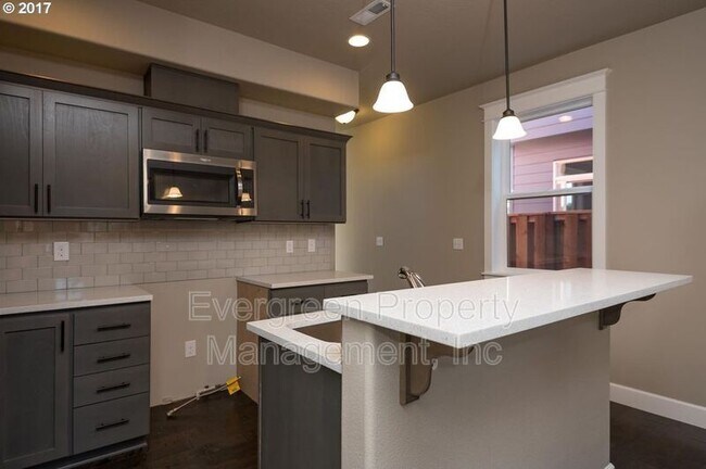 Building Photo - 7014 N Fessenden St