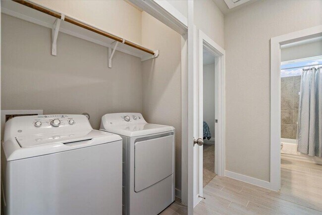 Building Photo - 330 Hortus Dr