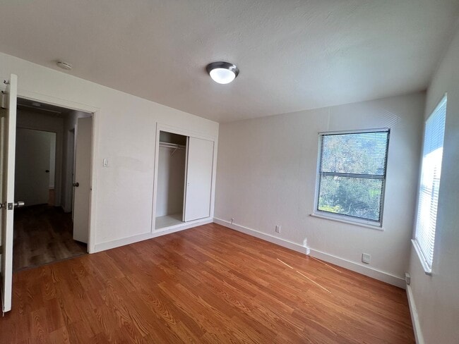Building Photo - SPACIOUS 2 BEDROOM/1 BATH AVAILABLE IN HAYWARD CA !!!!
