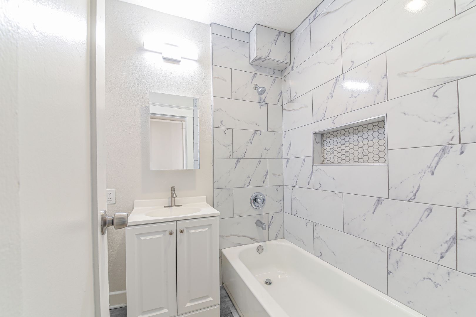 Building Photo - 736 Olive Ave