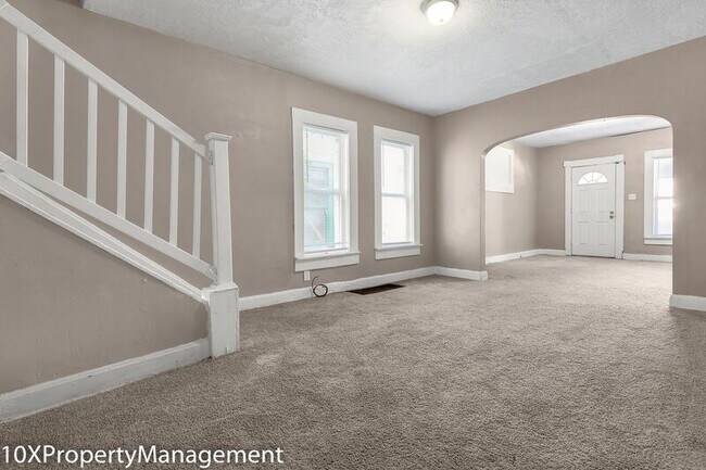 Building Photo - 498 N Champion Ave