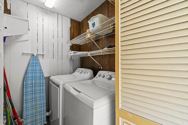 Building Photo - 4000 Gulf Terrace Dr