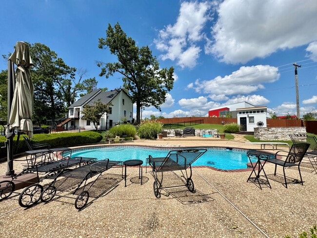 Building Photo - Executive NWA home with POOL and SHOP