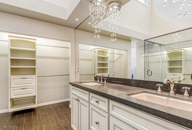 Building Photo - 8243 Round Hills Cir