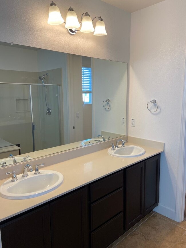 Building Photo - Turnstone Community off Iron Point & Prairie City. 4 Bdrm, 3 Bath - Walk to nature trails, park, ...