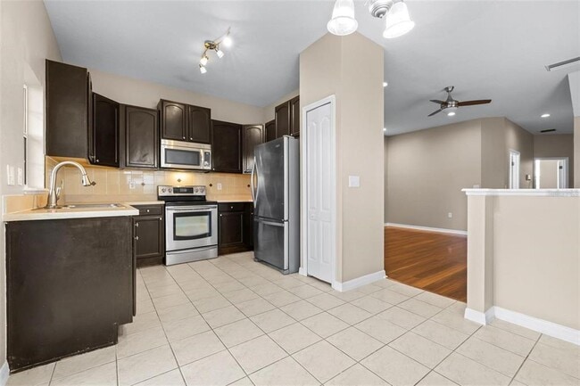 Building Photo - 2020 Greenwood Valley Dr