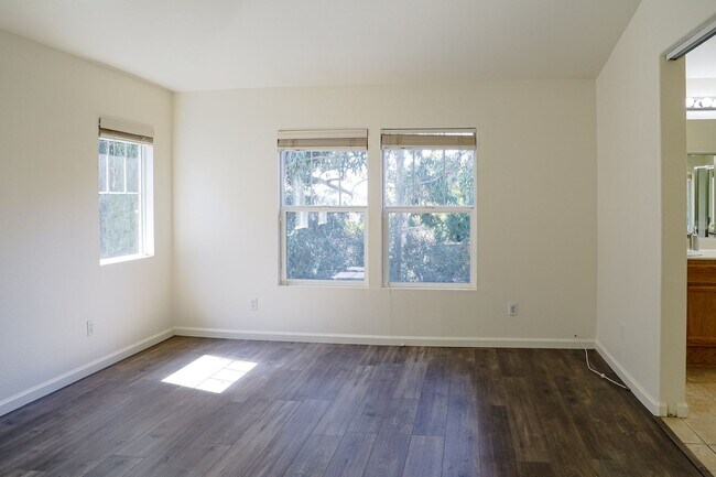 Building Photo - Beautiful and Spacious Home with Three Bedrooms Amazing Loft & Bonus Room!