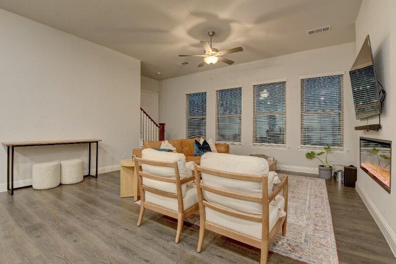 Building Photo - 1913 Cathedral Dr