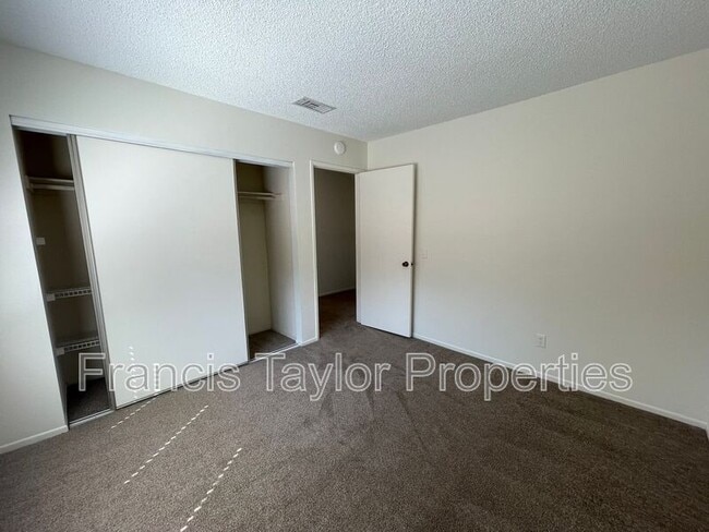 Building Photo - 1808 Apache Glen