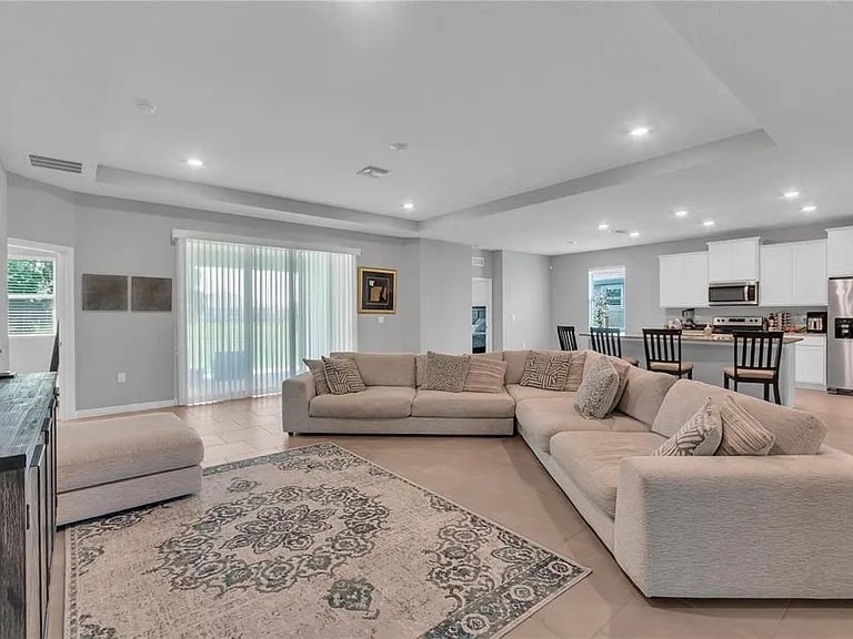 Building Photo - 10702 Laxer Cay Loop