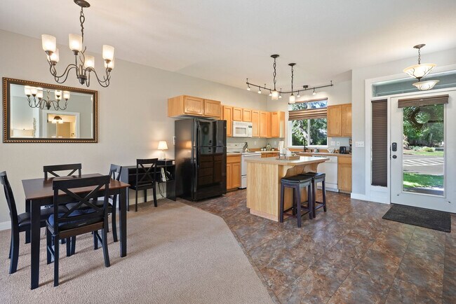 Building Photo - 1084 Golden Pheasant Dr