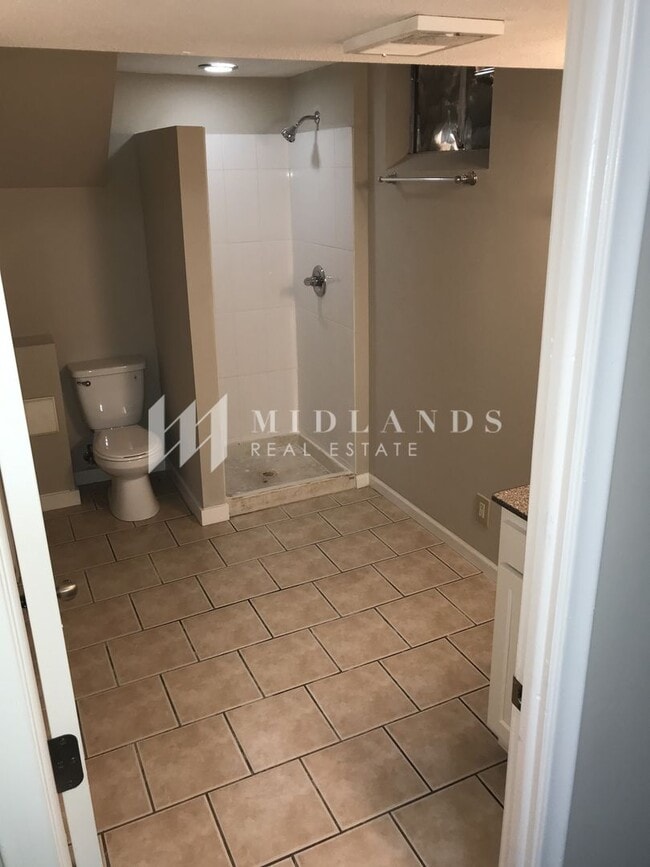 Building Photo - Aksarben Duplex