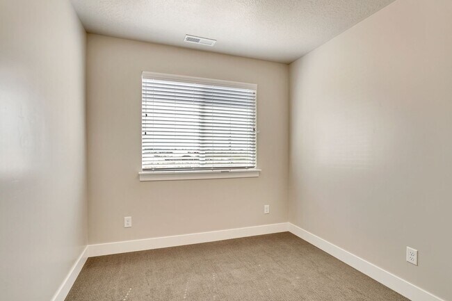 Building Photo - Great Lehi Townhome