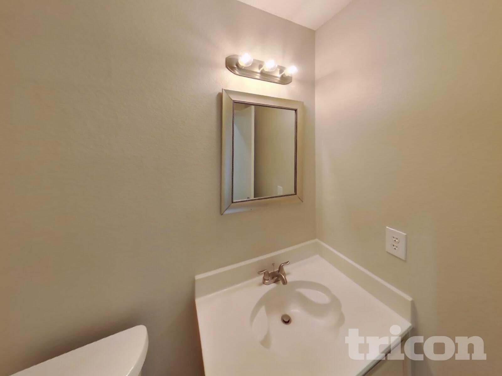 Building Photo - 105 Phlox Ln