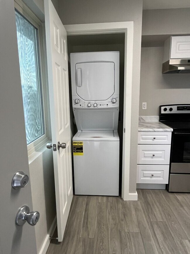 Building Photo - 2912 E Roeser Rd