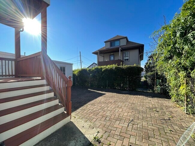 Building Photo - 49 Wellington Rd