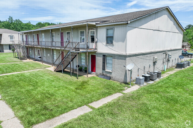 120 Unit Offering In Near-Original Condition - Royal Oaks Apartments