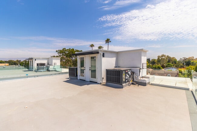 Building Photo - 4299 Tujunga Ave