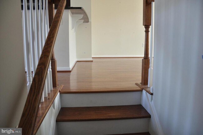 Building Photo - 905 Susan Cir
