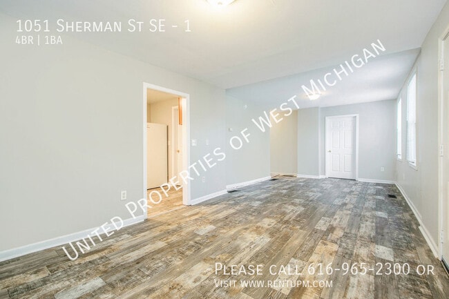 Building Photo - Available Now | 4 Bedroom 1 Bath Lower Lev...