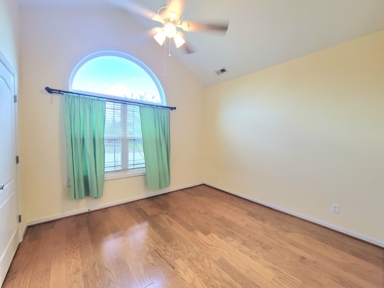 Building Photo - 5833 Kindley Dr