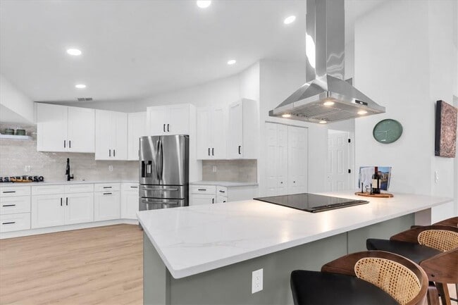 Building Photo - 630 Pinta Dr