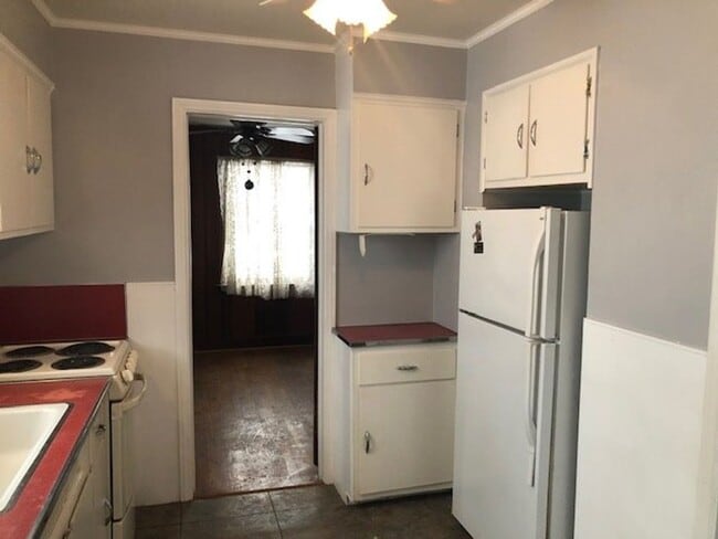 Building Photo - Great 4 Bedroom Home In Harper Woods