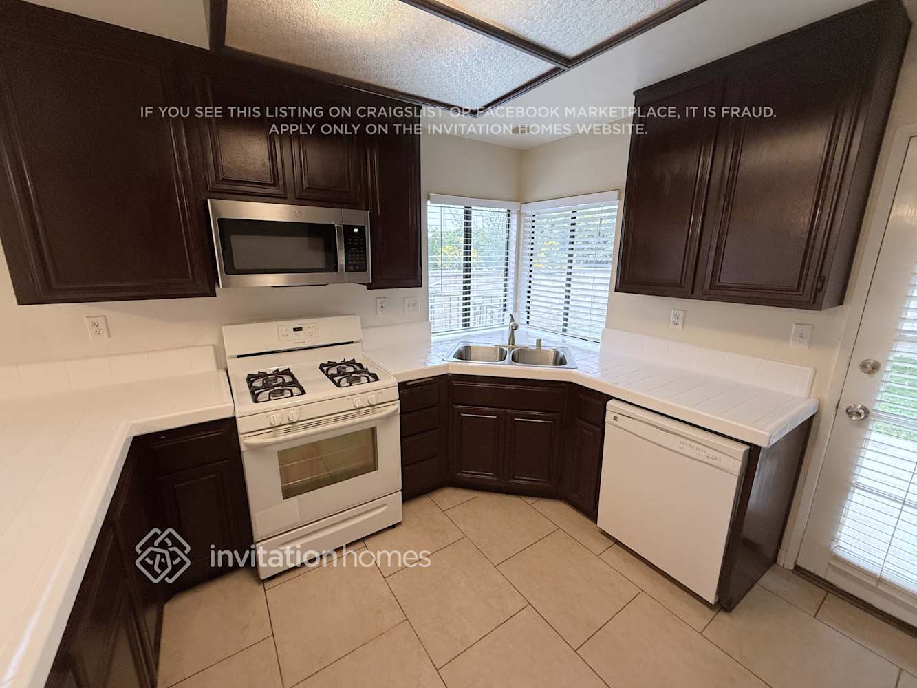 Building Photo - 25906 Adolfo Ct