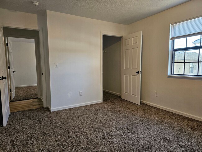 Building Photo - 1544 Diuguid Dr