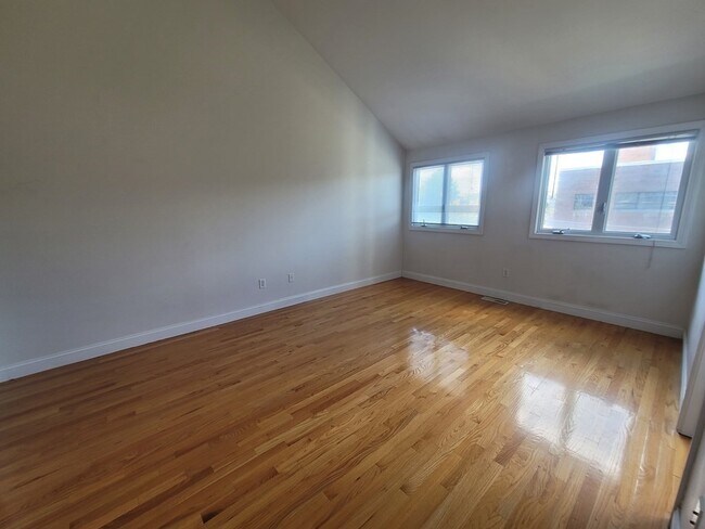 Building Photo - 3 Raymond St