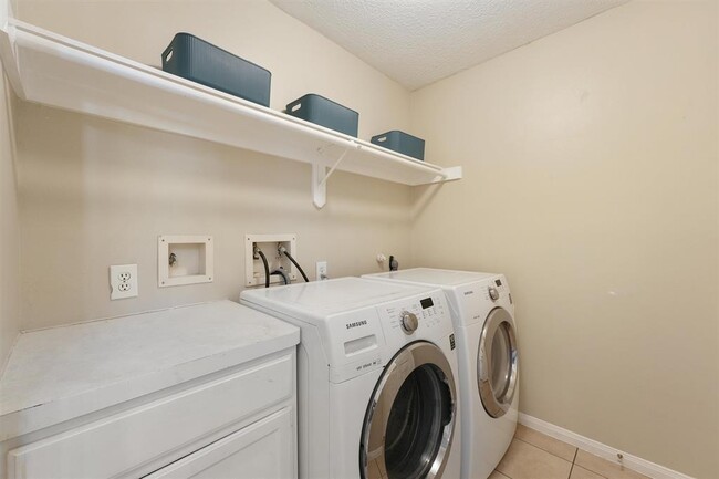 Building Photo - 17827 Scenic Oaks Dr