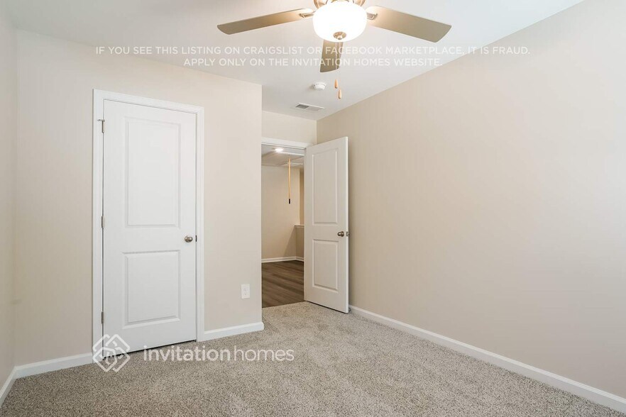 Building Photo - 801 Holiday Pk Ln