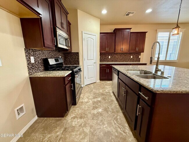 Building Photo - 7790 Enchanted Cir Dr