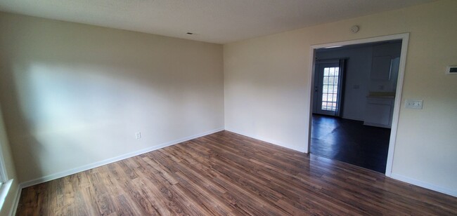 Building Photo - 1126 Easton Rd