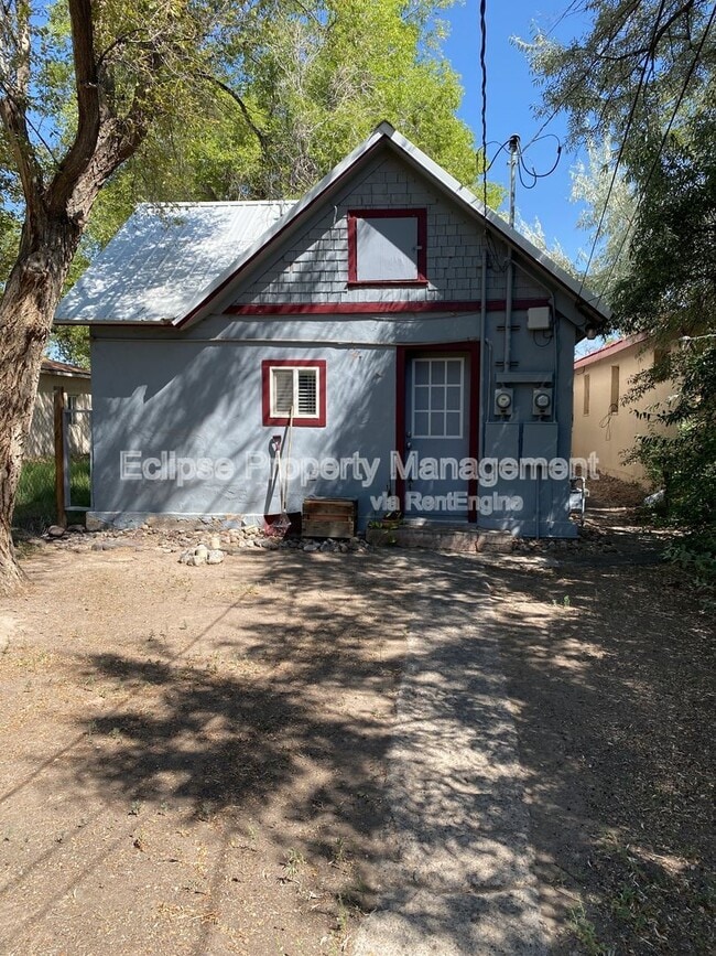 Building Photo - 908 9th St