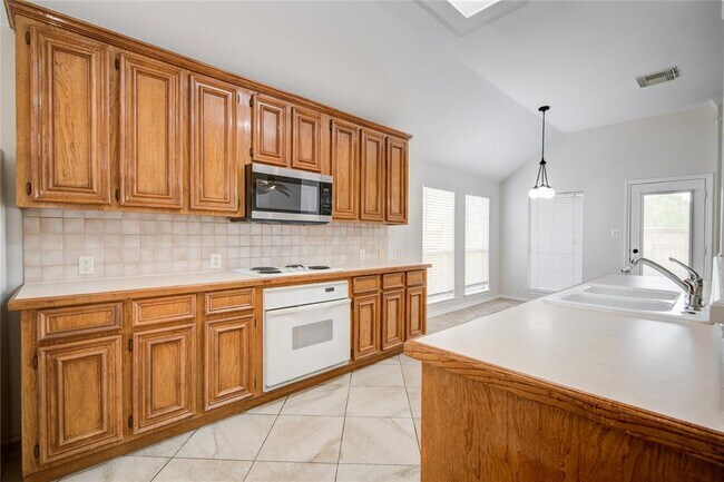 Building Photo - 6106 Grand Glen Ct
