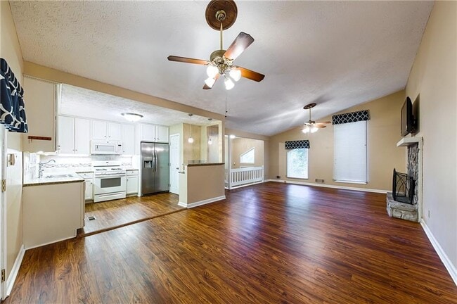 Building Photo - 4161 W Pointe Dr NW