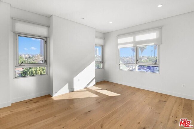 Building Photo - 938 Orange Grove Ave