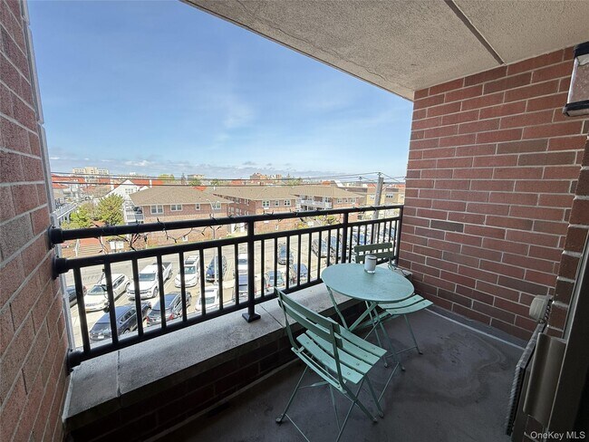 Building Photo - 230 W Broadway