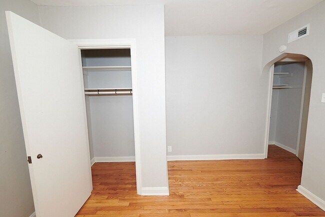 Building Photo - 5825 Lindenwood Ave