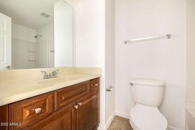 Building Photo - 1920 E Bell Rd