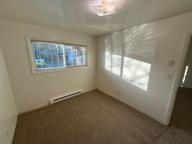 Building Photo - 239 Kearney St S