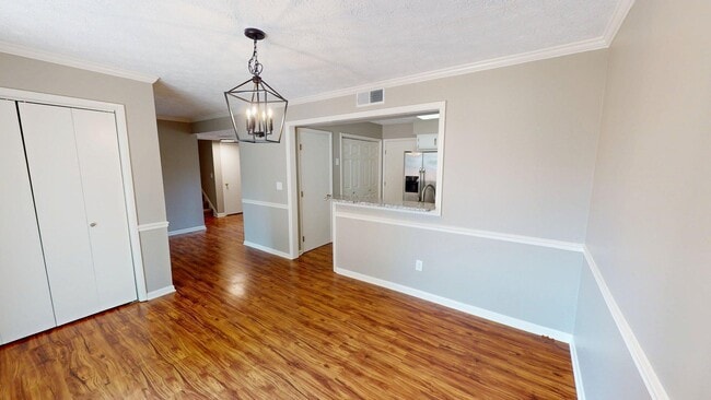 Building Photo - 2140 Fort Harrods Dr