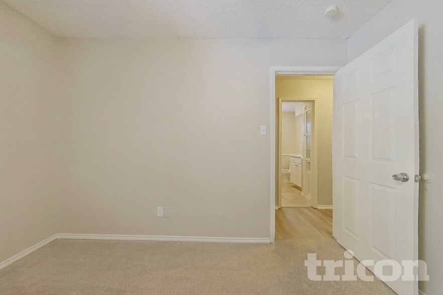Building Photo - 6408 Alta Vista Dr