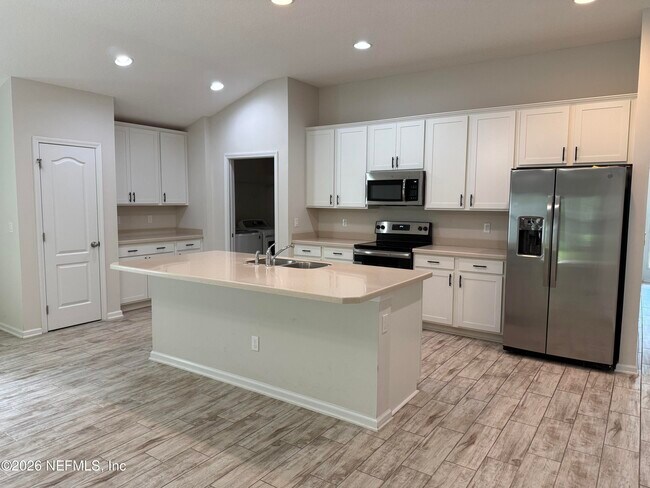 Building Photo - 12191 Rouen Cove Dr