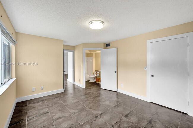 Building Photo - 457 Vista Isles Dr